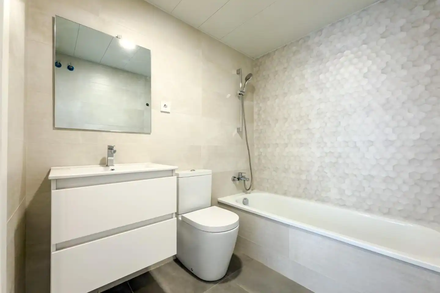 Bathroom of Flat for rent in Badalona  with Air Conditioner, Heating and Terrace