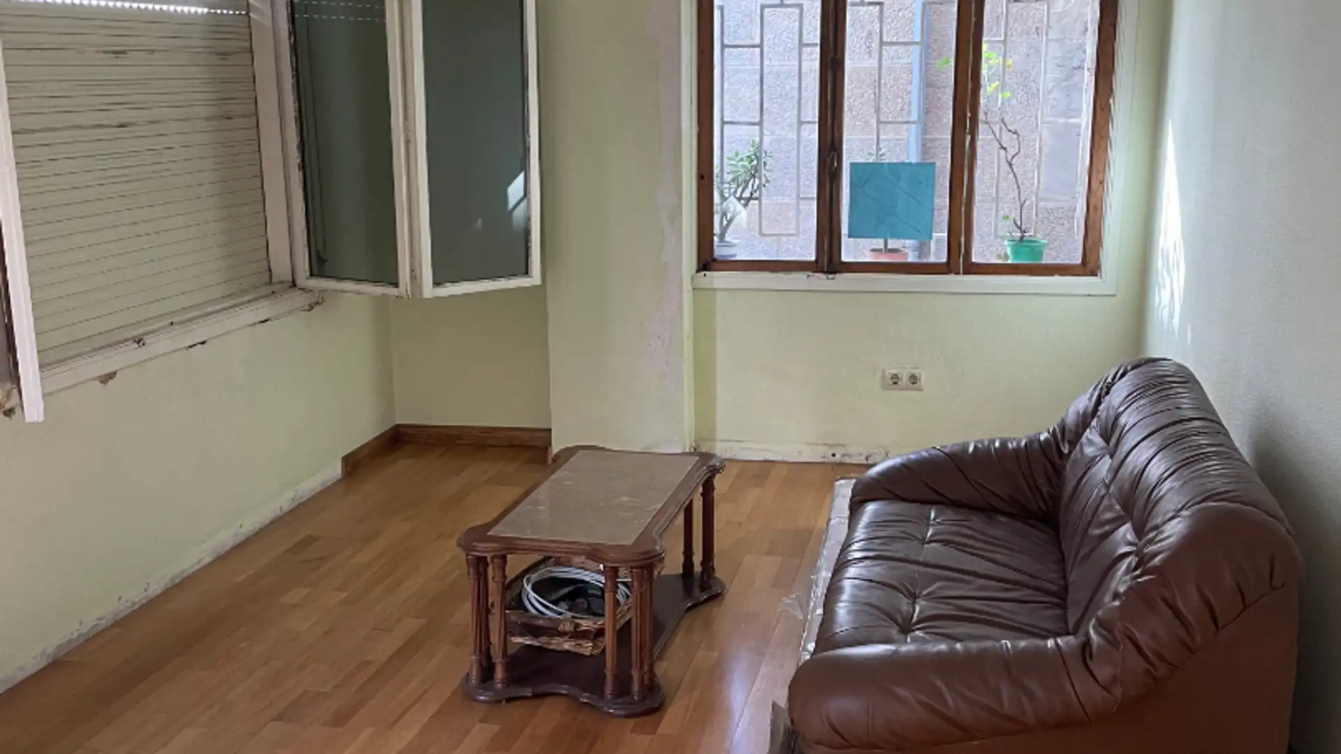 Living room of Flat for sale in Vigo   with Furnished