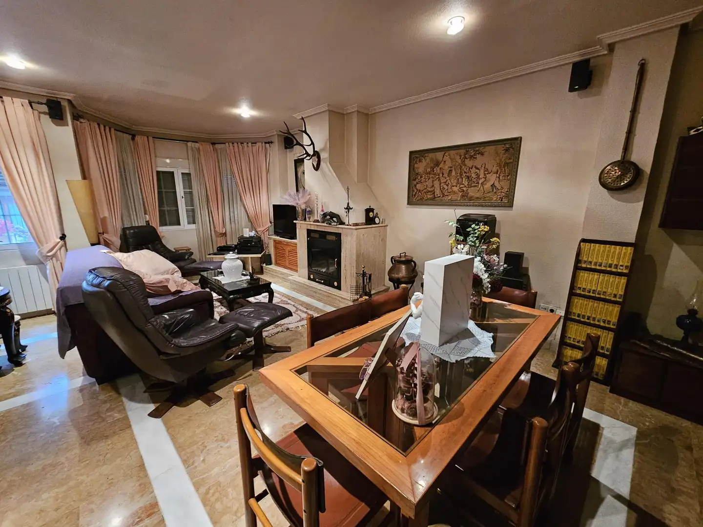Casa adosada en venta en El Pinós / Pinoso