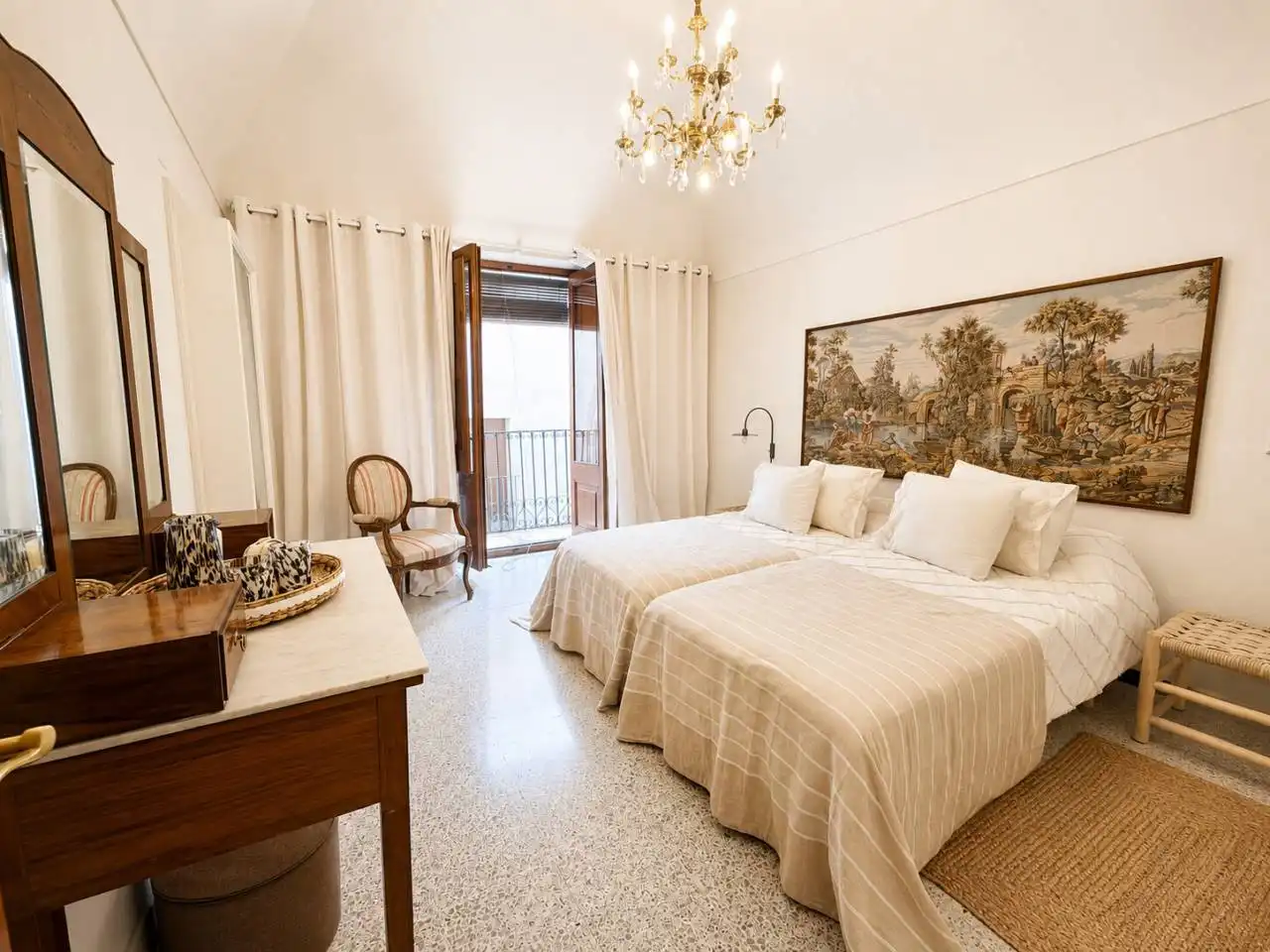 Dormitori de Casa o xalet en venda en Tortellà amb Jardí privat i Moblat