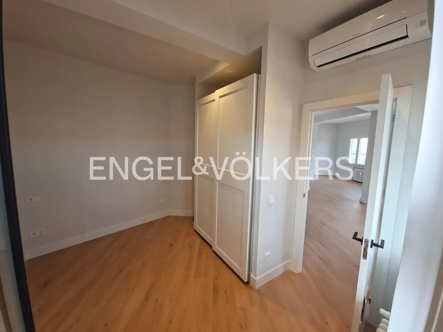 Flat for sale in Madrid  with Air Conditioner, Heating and Terrace