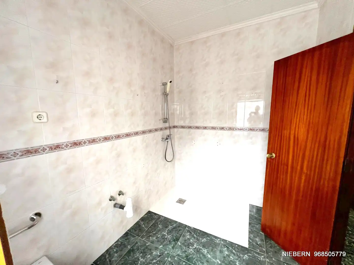 Bany de Casa o xalet en venda en Cartagena amb Jardí privat, Terrassa i Traster