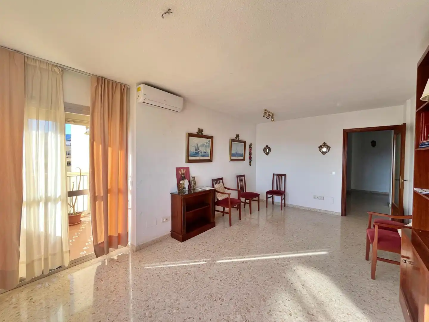 Sala de estar de Piso en venta en Rincón de la Victoria con Aire acondicionado, Terraza y Piscina comunitaria
