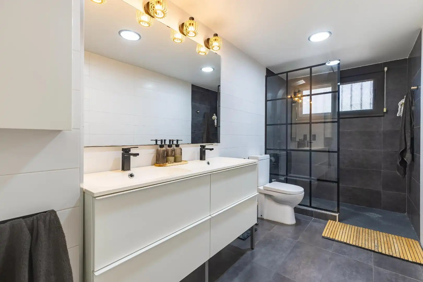 Baño de Casa adosada en venta en Benimuslem con Aire acondicionado, Calefacción y Parquet
