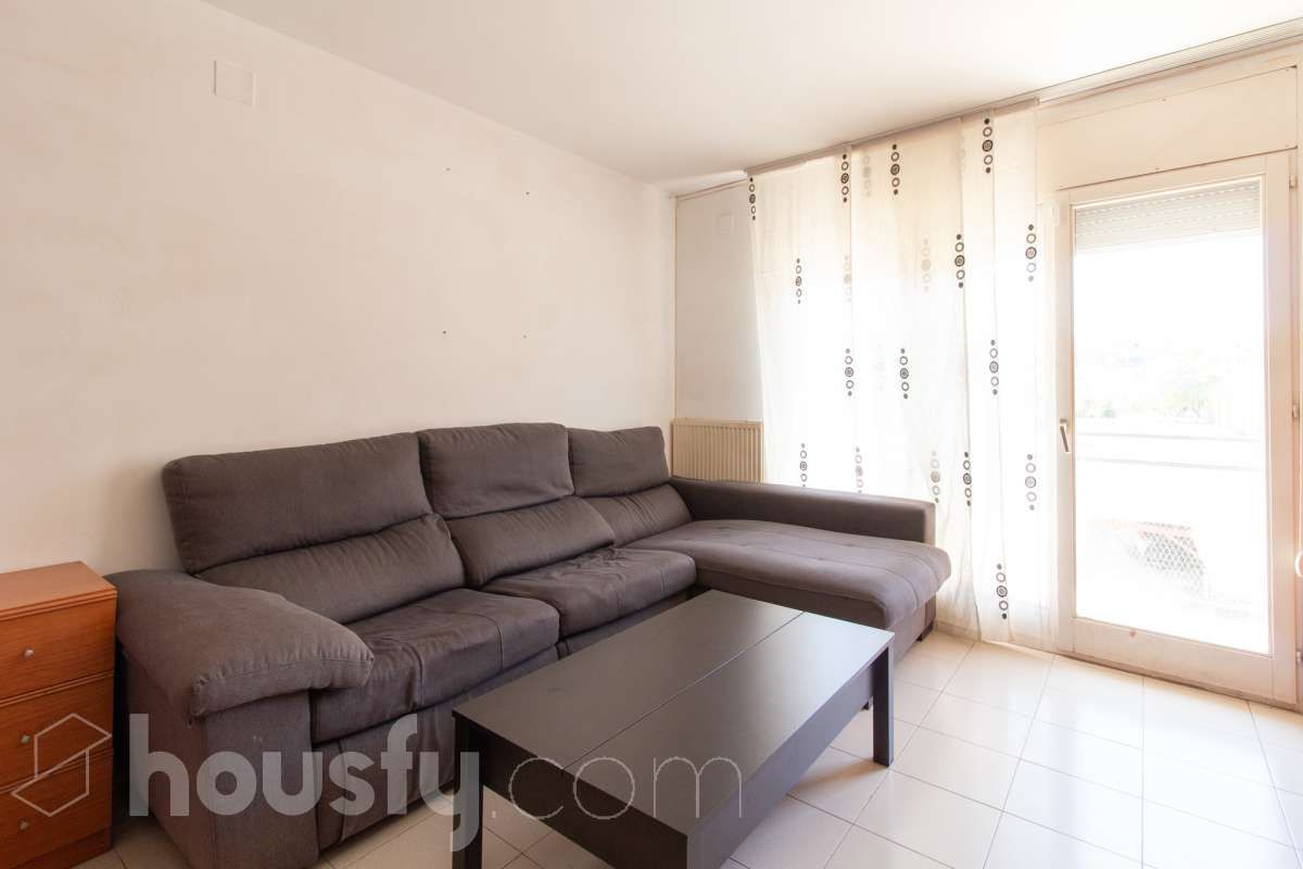 Living room of Flat for sale in Figueres  with Air Conditioner, Heating and Balcony