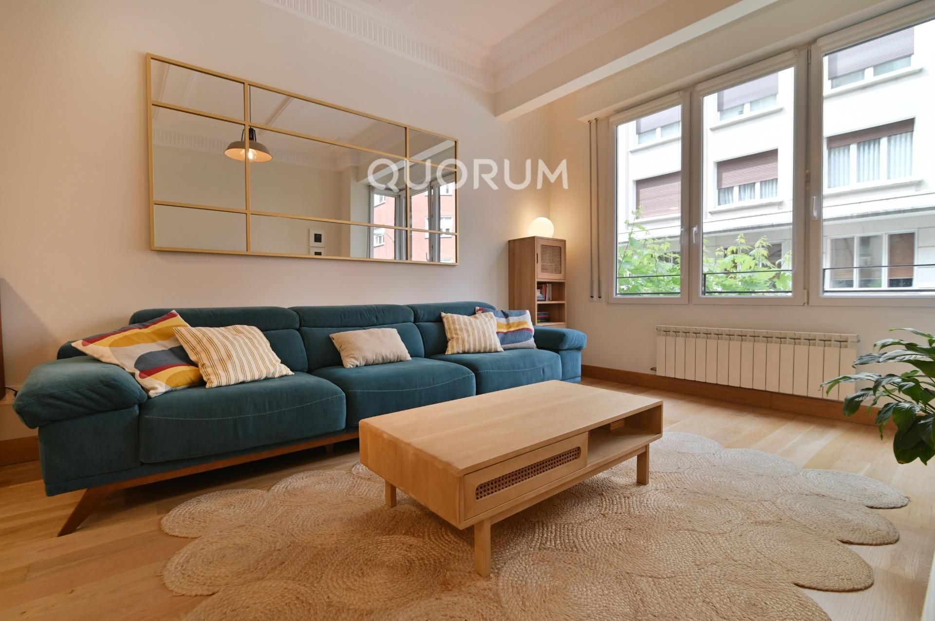 Living room of Flat for sale in Bilbao   with Heating, Terrace and Balcony