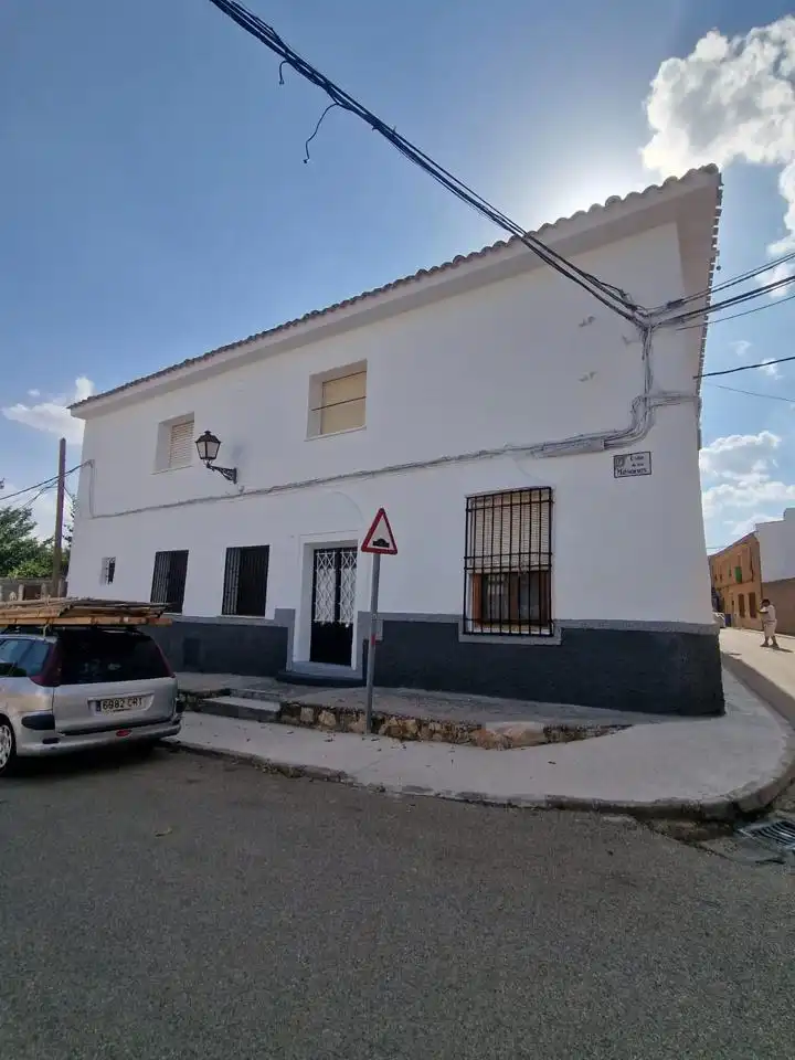 Außenansicht von Country house zum Verkauf in Pozorrubio de Santiago mit Heizung