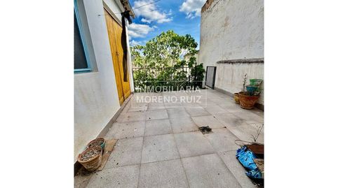 CASA CON GRANDES ESPACIOS Y DOS PATIOS., image 3