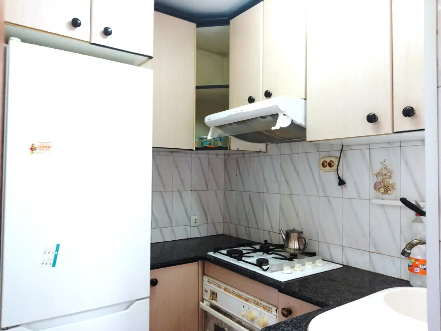 Küche von Wohnung zum Verkauf in L'Hospitalet de Llobregat mit Klimaanlage und Heizung