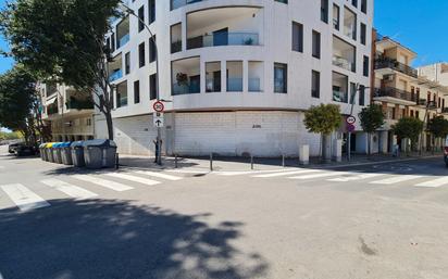 Vista exterior de Local en venda en Esplugues de Llobregat amb Alarma
