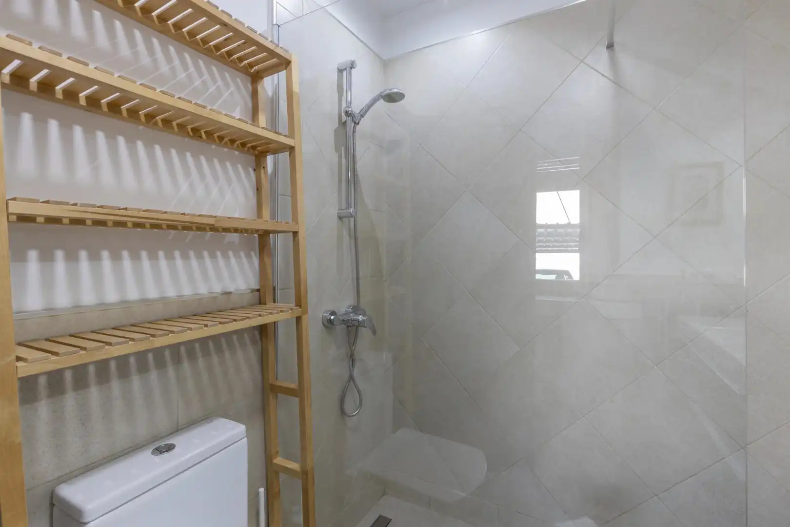 Baño de Casa o chalet en venta en Las Gabias con Aire acondicionado, Calefacción y Jardín privado