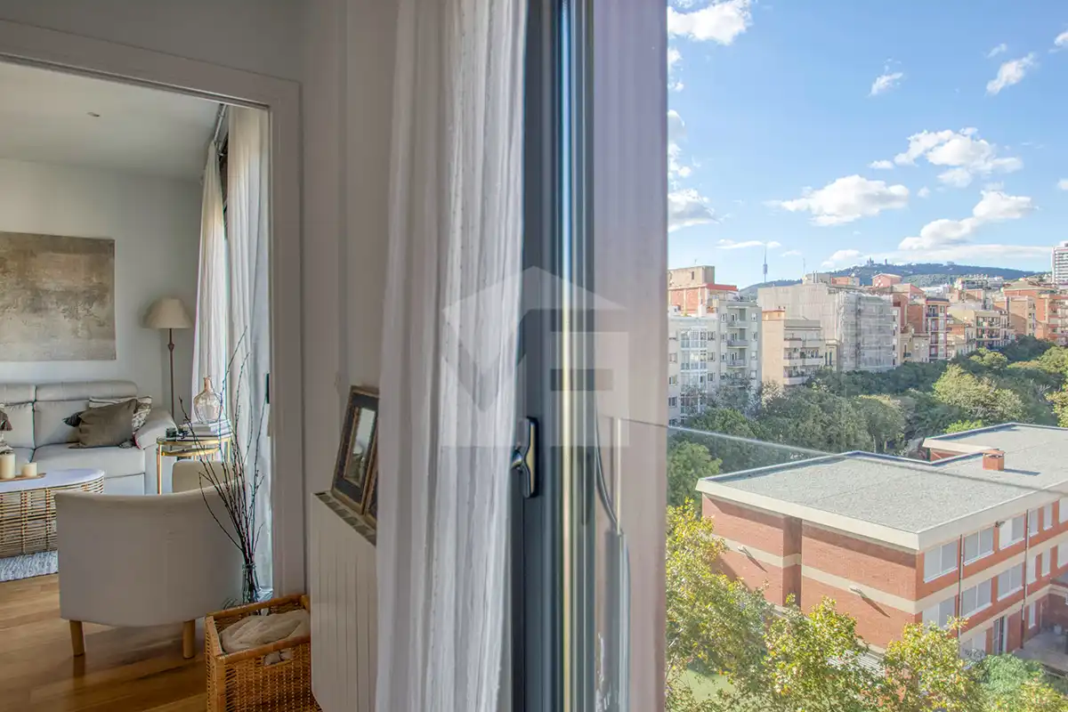 Balcony of Flat for sale in Barcelona  with Air Conditioner and Heating