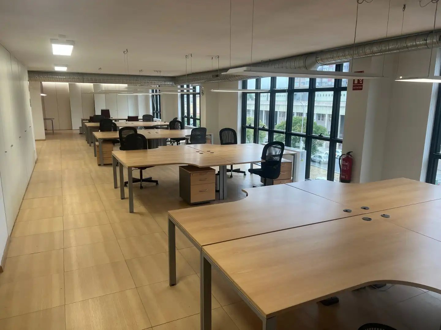 Oficina de alquiler en A Coruña Capital  con Aire acondicionado, Calefacción y Amueblado