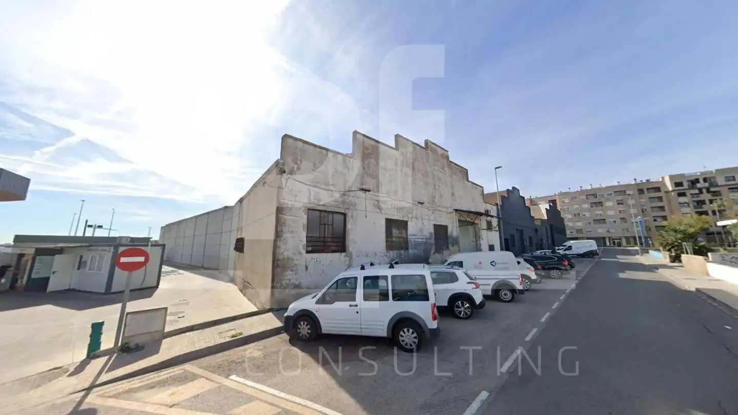 Nau industrial de lloguer a La Industria, El Molí