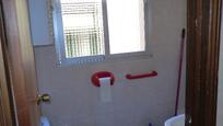 Bathroom of Flat to rent in  Madrid Capital  with Furnished and Washing machine