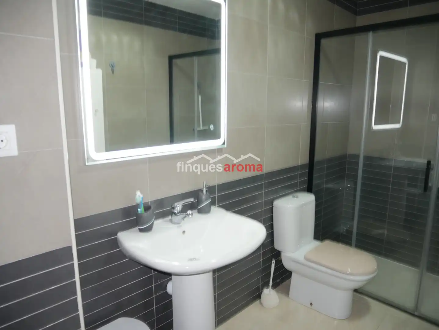 Baño de Casa adosada en venta en Pira con Aire acondicionado, Calefacción y Terraza