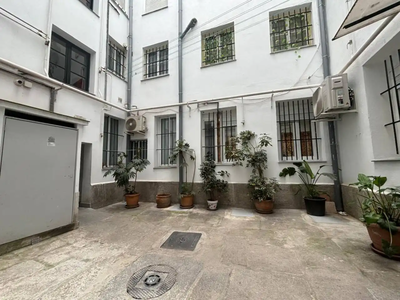 Vista exterior de Piso en venta en Madrid con Calefacción