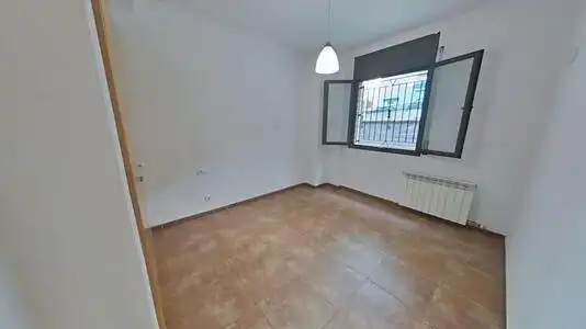 Dormitori de Pis en venda en Santa Perpètua de Mogoda amb Calefacció, Terrassa i Alarma