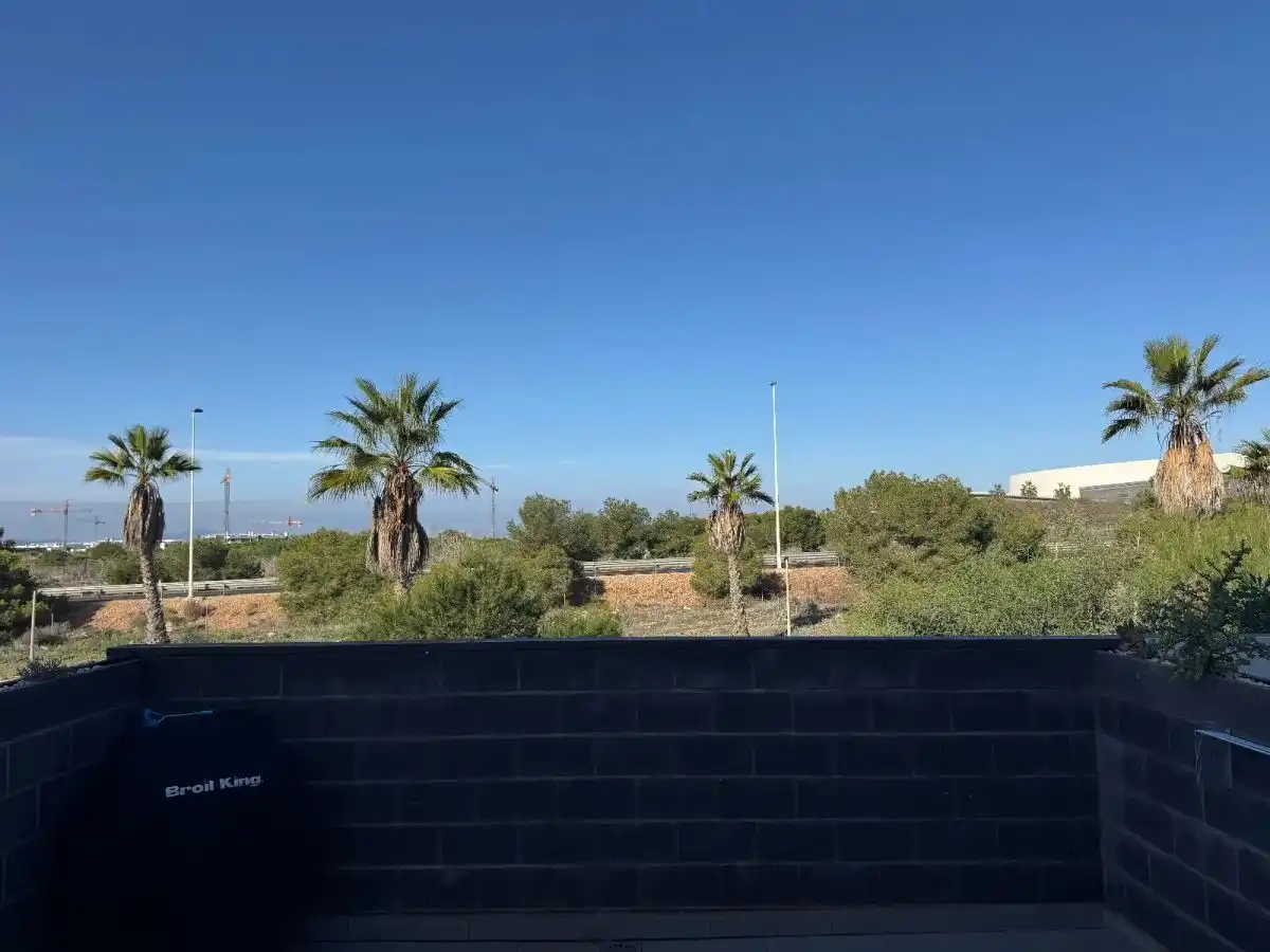 Casa adosada en venta en Torrevieja con Aire acondicionado, Jardín privado y Amueblado