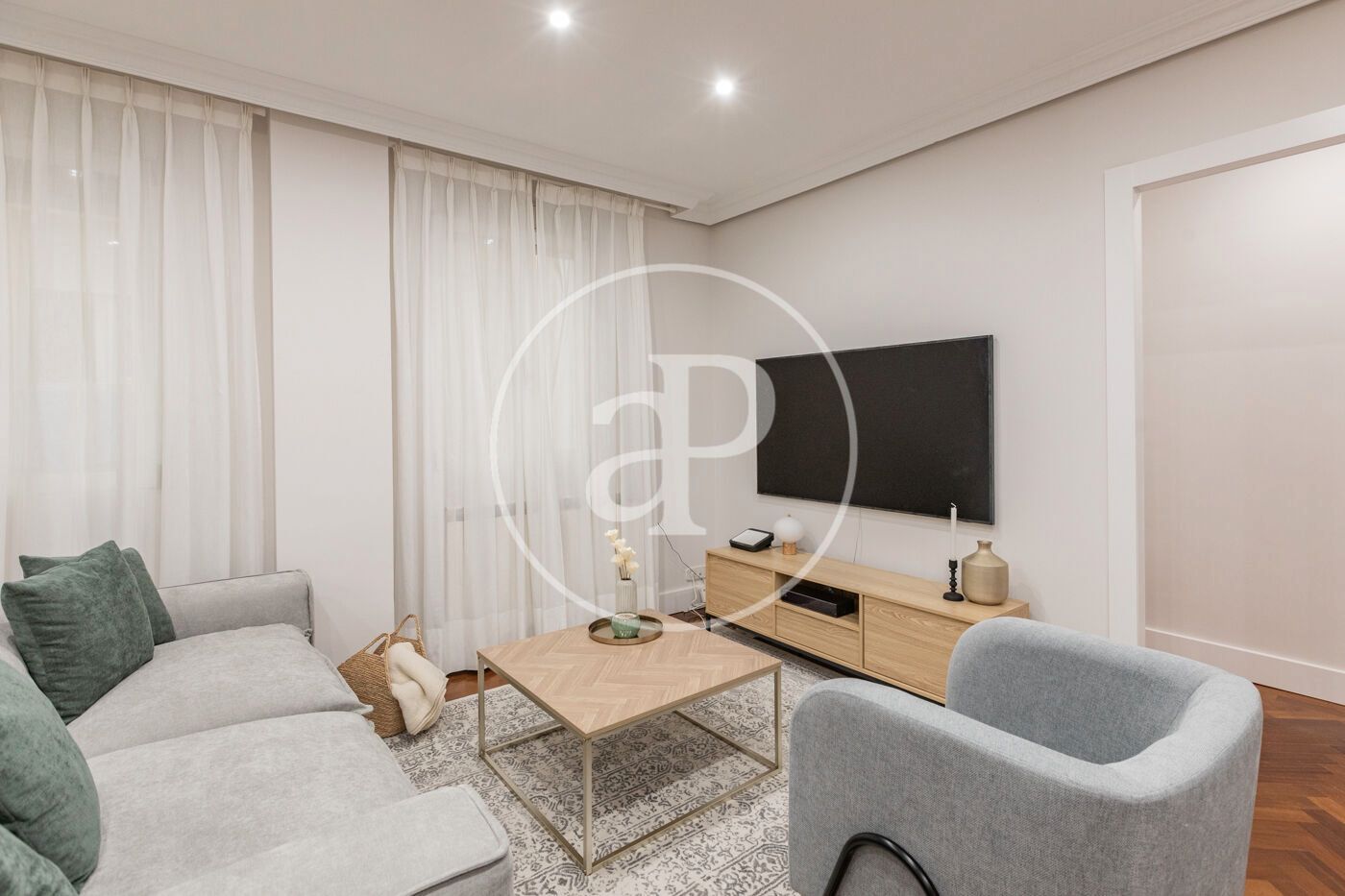 Sala d'estar de Pis en venda en  Madrid Capital amb Aire condicionat, Calefacció i Moblat