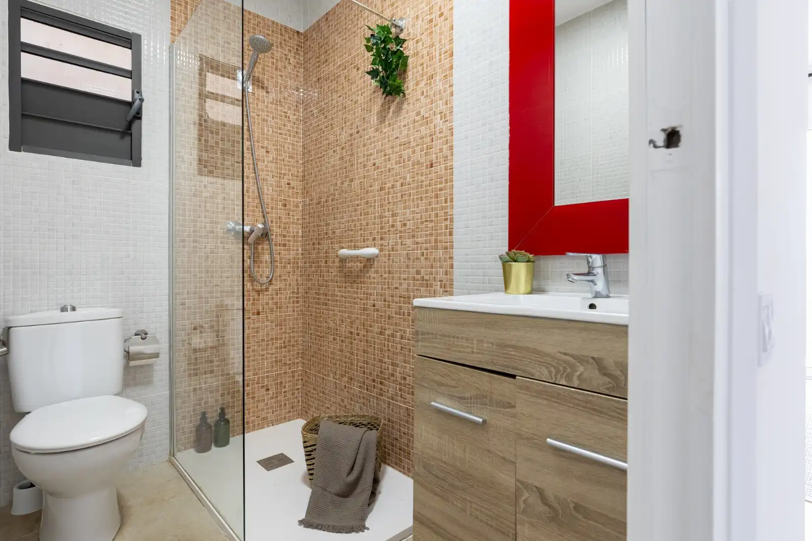 Bathroom of Flat for rent in Terrassa  with Furnished, Oven and Washing machine