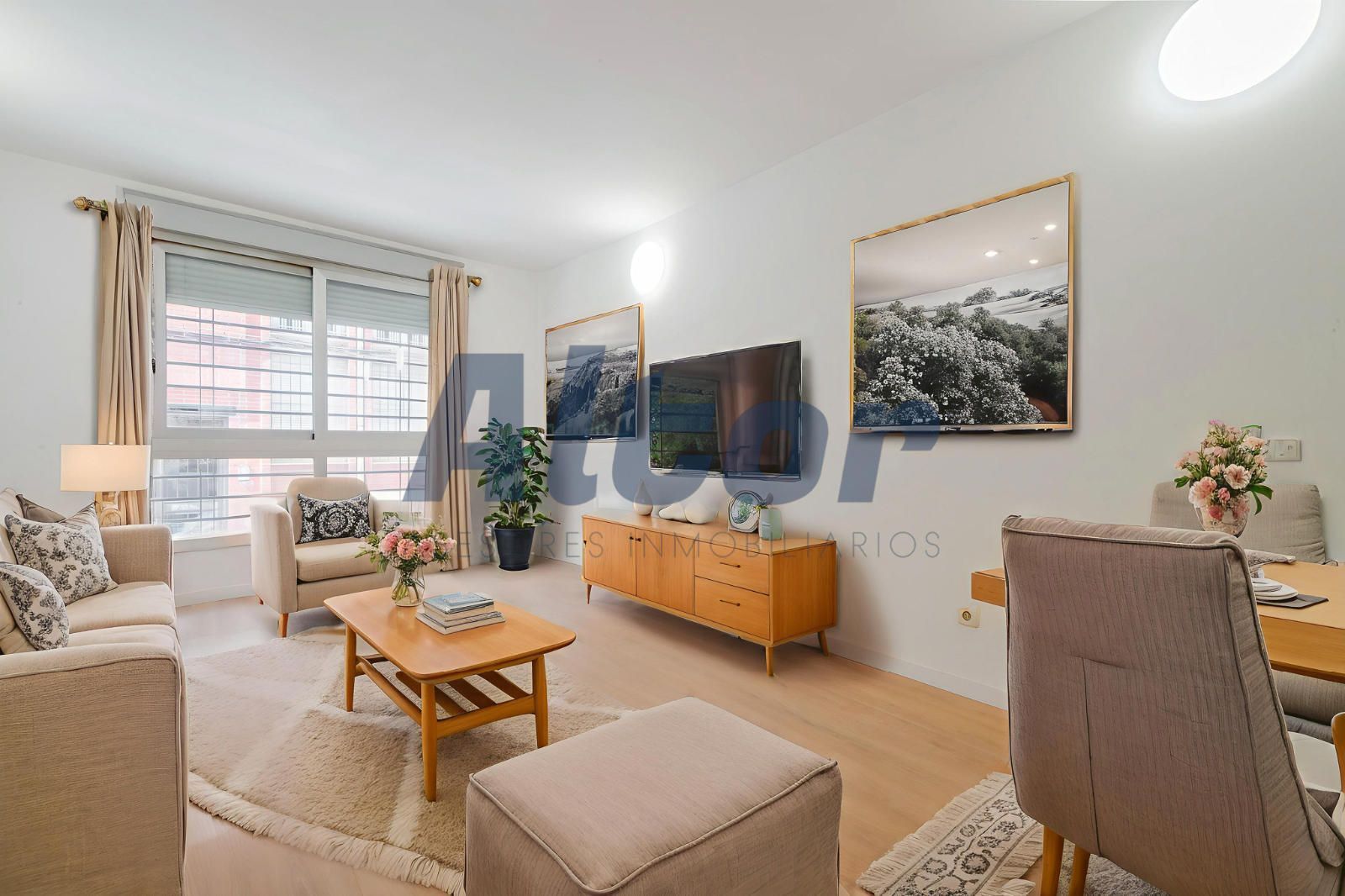 Living room of Flat for sale in  Madrid Capital