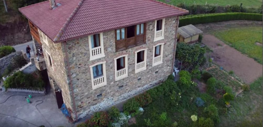Exterior view of Country house for sale in Tineo  with Private garden, Parquet flooring and Terrace