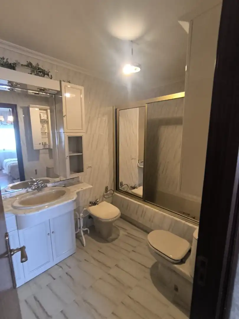Baño de Piso en venta en Pontevedra Capital  con Calefacción, Parquet y Trastero