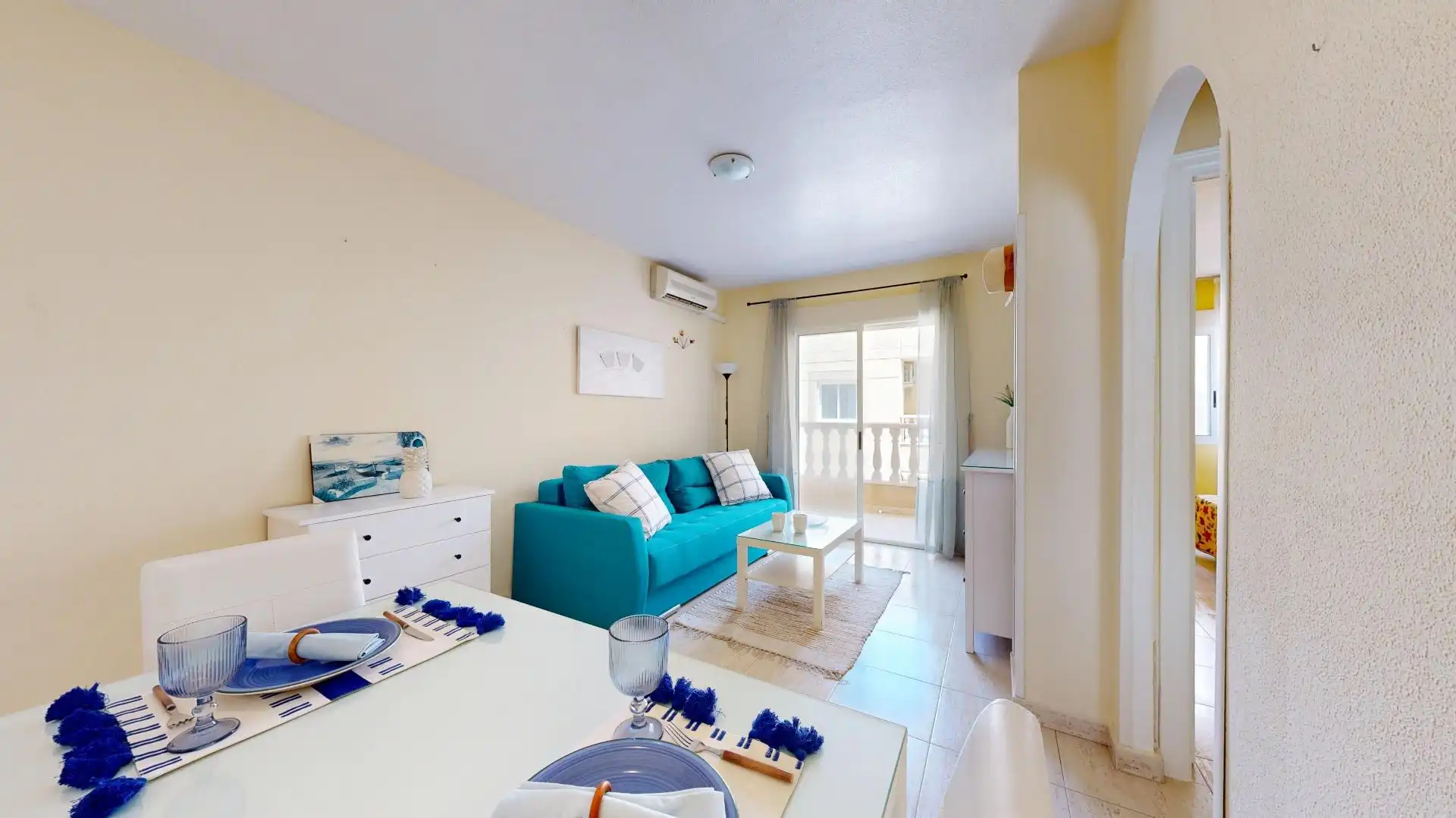 Sala d'estar de Pis en venda en Torrevieja amb Aire condicionat, Terrassa i Moblat