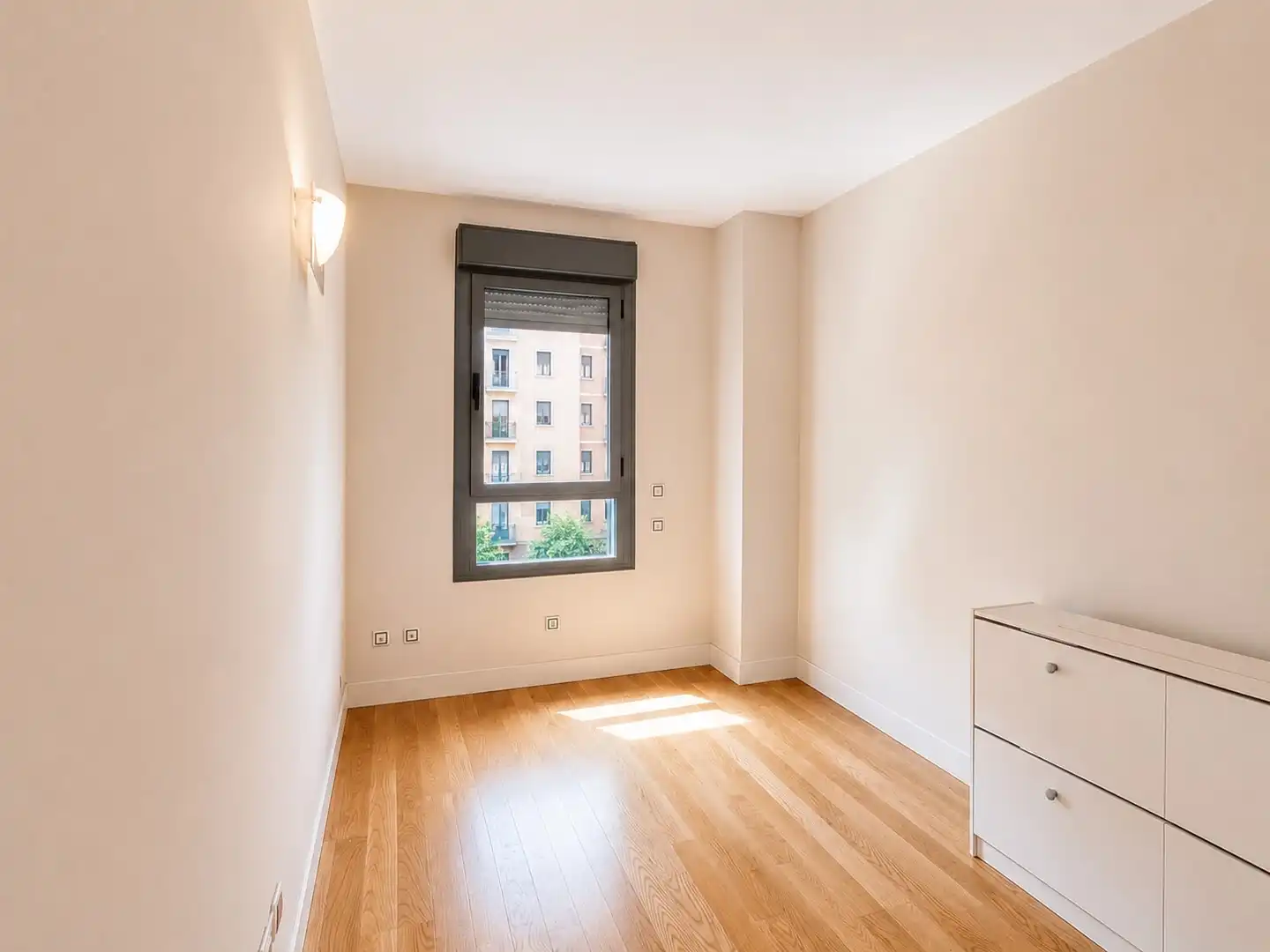 Bedroom of Flat for sale in Madrid  with Air Conditioner, Private garden and Storage room