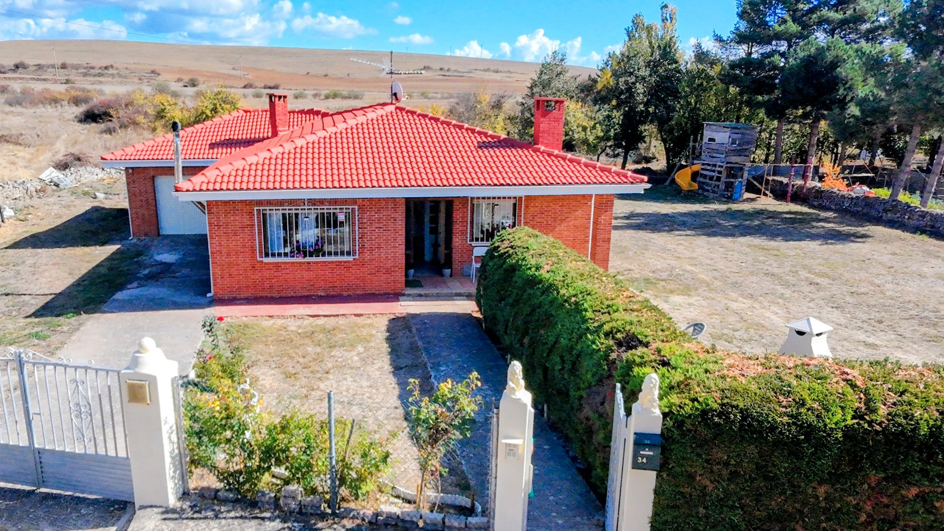 Exterior view of House or chalet for sale in Aguilar de Campoo  with Heating, Private garden and Furnished