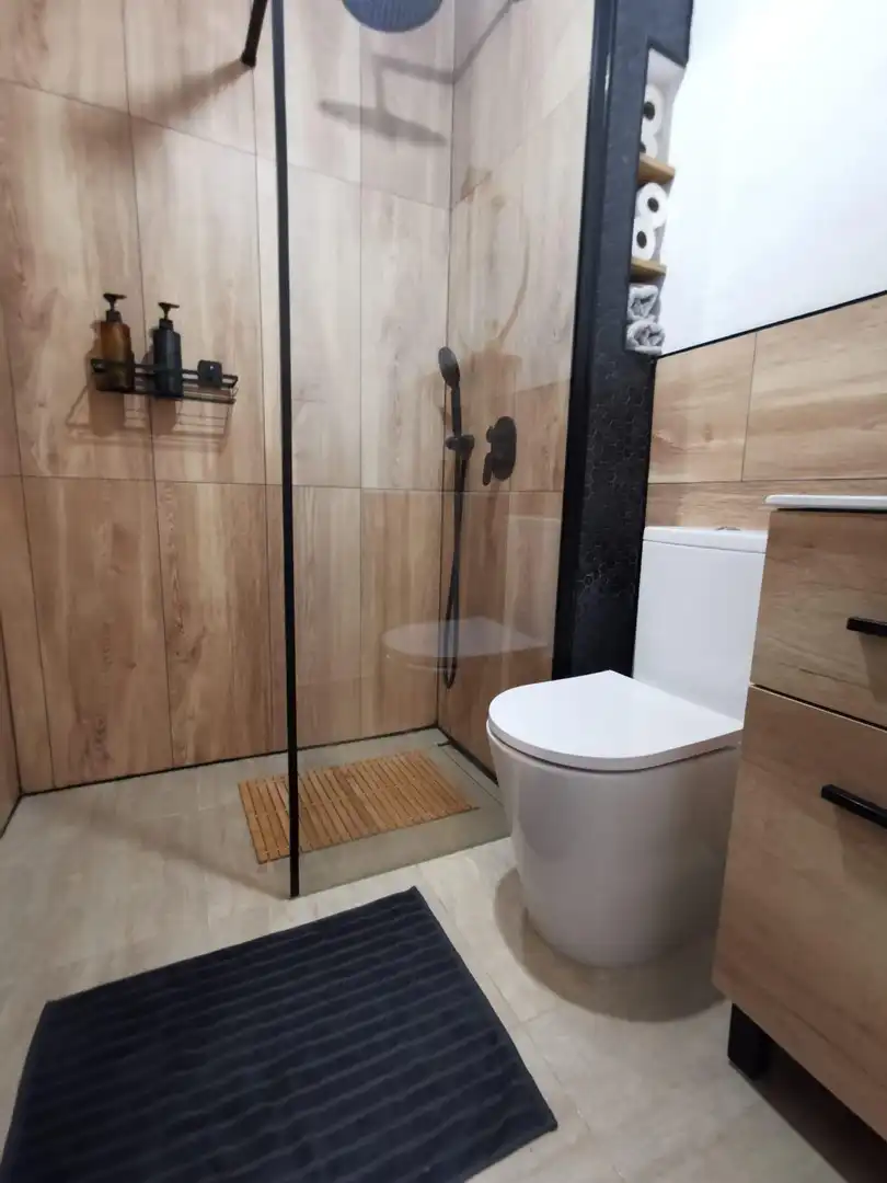 Baño de Apartamento en venta en Torrevieja con Aire acondicionado, Terraza y Amueblado