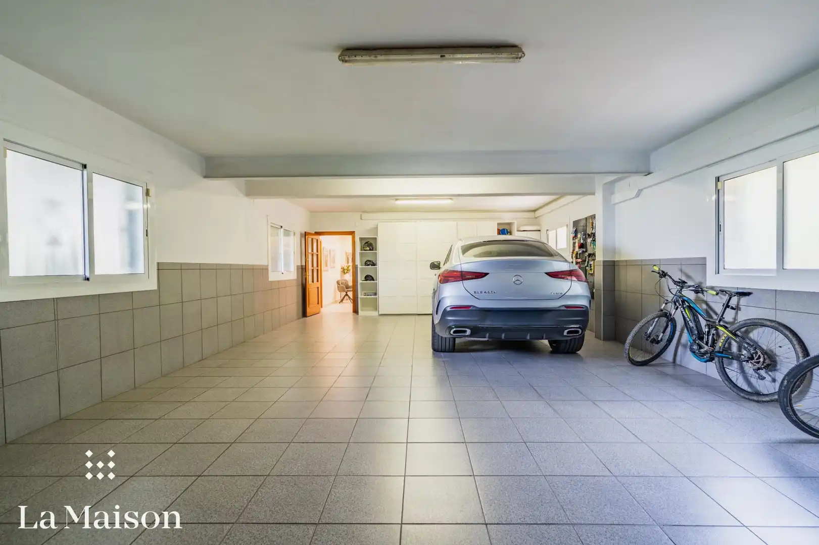 Aparcament de Casa o xalet en venda en La Roca del Vallès amb Calefacció, Jardí privat i Traster