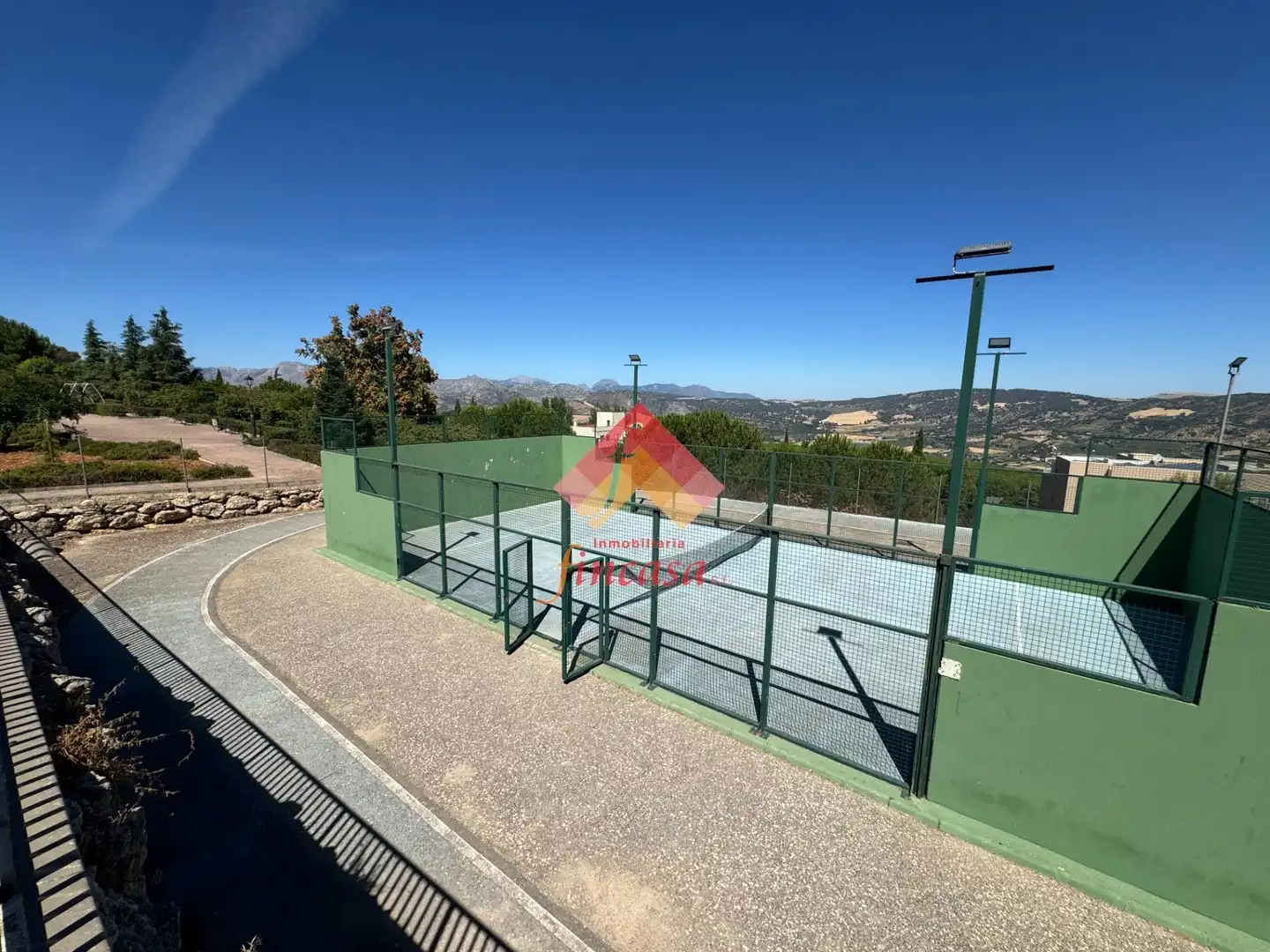 Vista exterior de Casa adosada en venda en Ronda amb Calefacció, Terrassa i Alarma