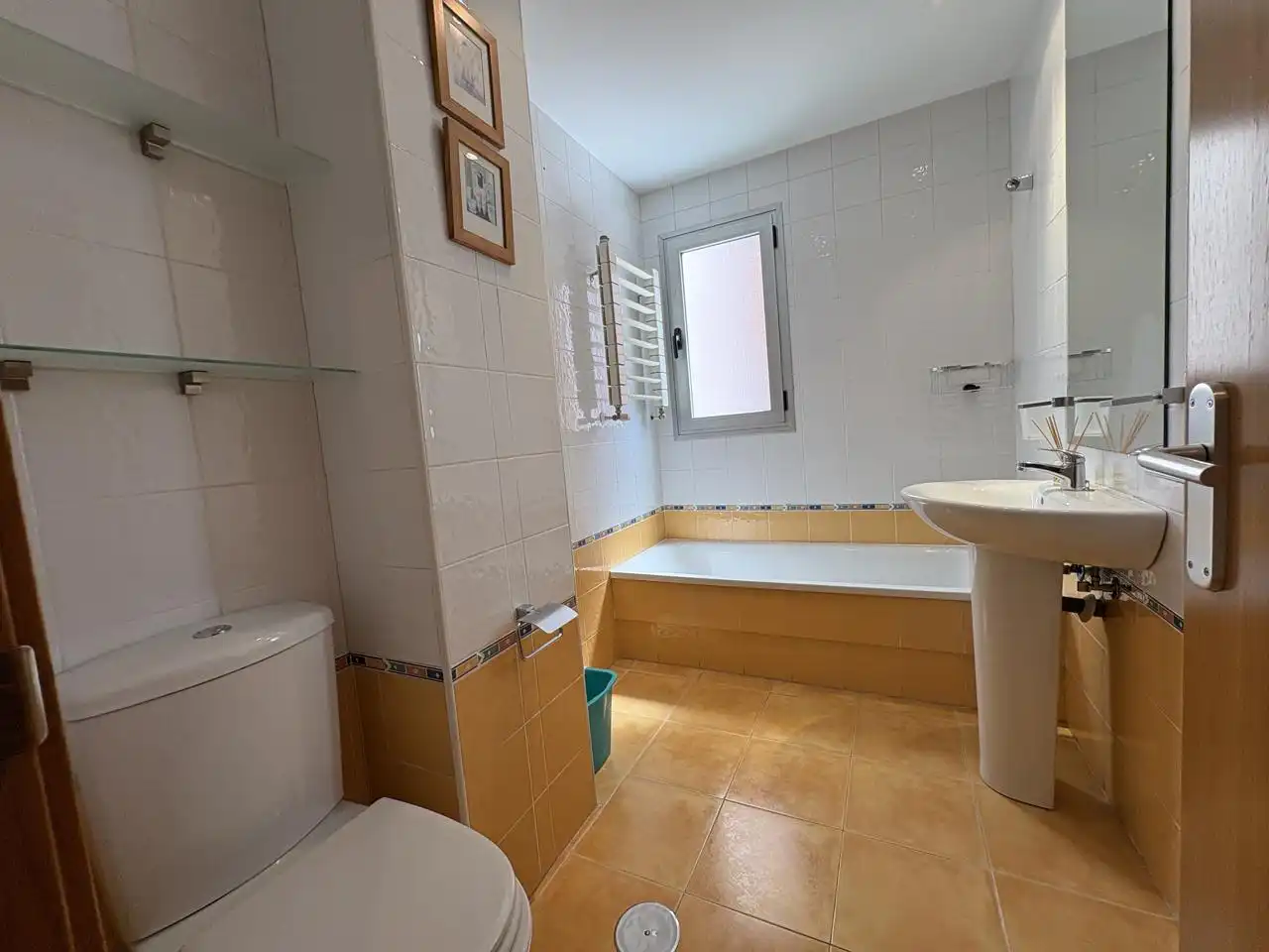 Baño de Piso en venta en Madrid con Aire acondicionado, Calefacción y Terraza