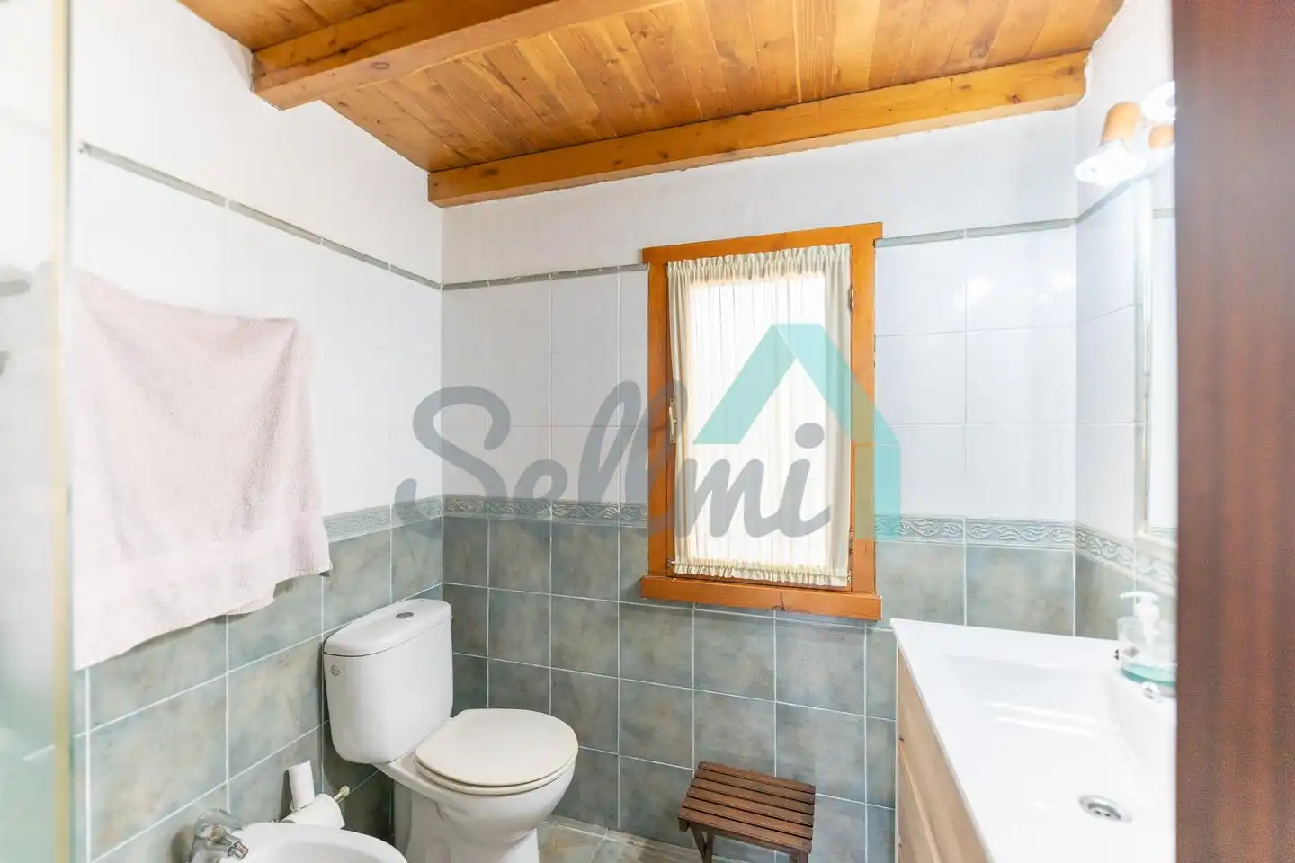 Bathroom of Houses for sale in Valdés - Luarca  with Private garden, Parquet flooring and Terrace