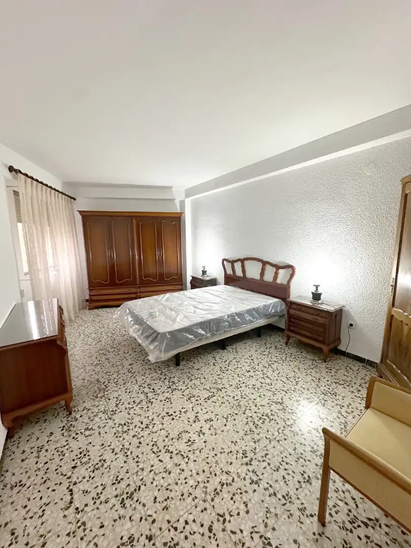 Habitación de Piso de alquiler en Zaragoza con Calefacción, Amueblado y Horno