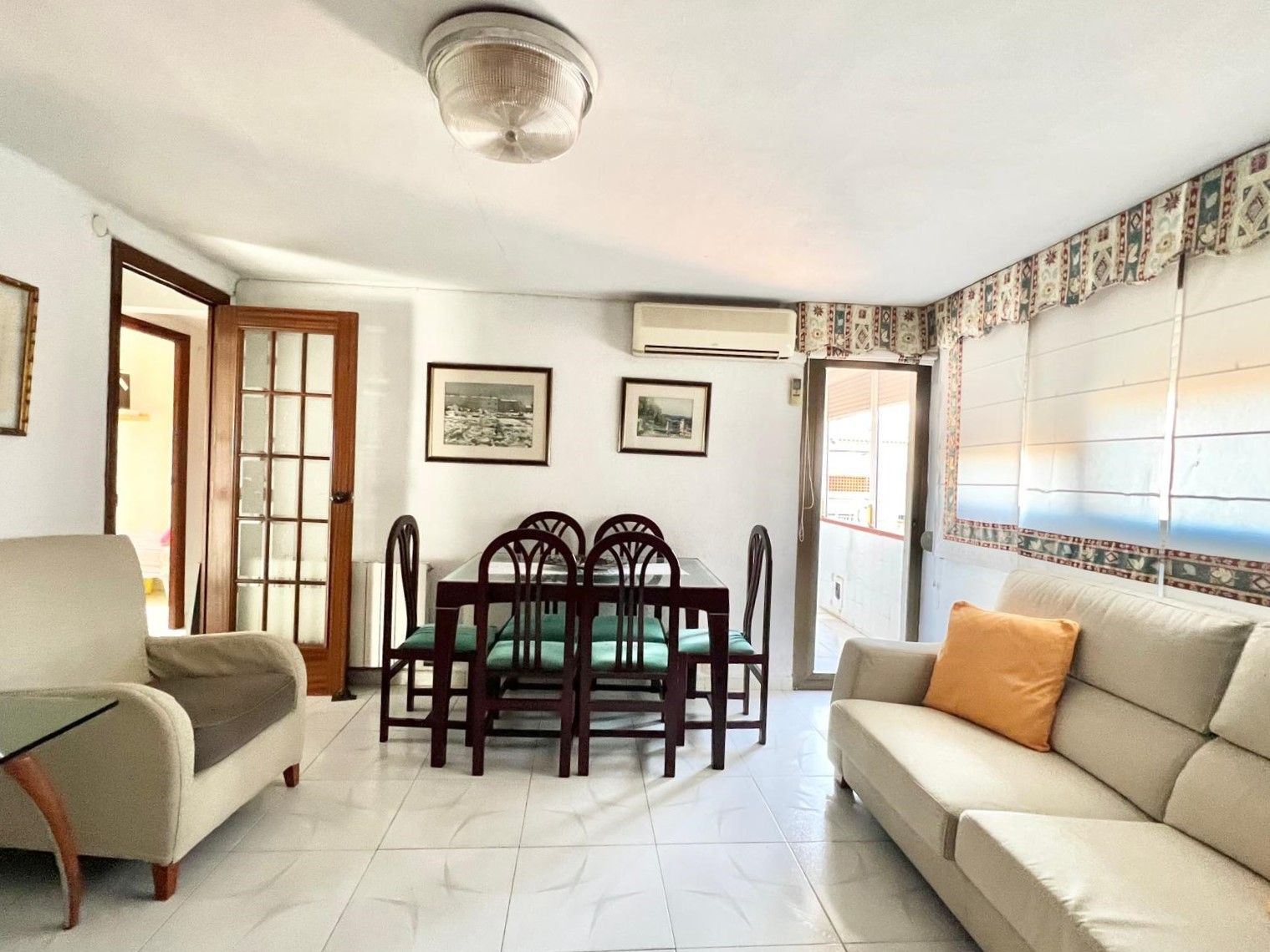 Comedor de Piso en venta en L'Hospitalet de Llobregat con Calefacción y Balcón