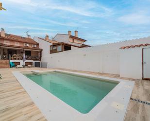 Piscina de Casa o xalet en venda en Navalcarnero amb Aire condicionat, Calefacció i Jardí privat