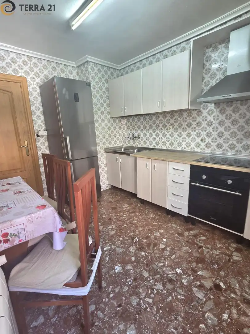Cuina de Pis de lloguer en Jaén amb Calefacció, Terrassa i Moblat