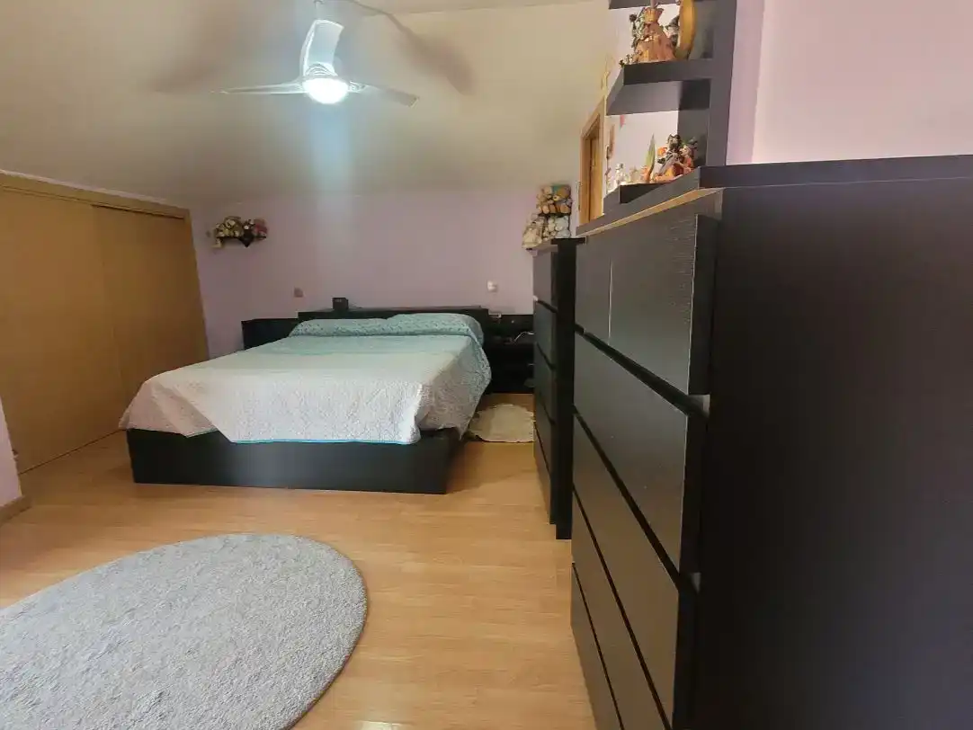 Schlafzimmer von Wohnung zum Verkauf in Yeles mit Klimaanlage und Balkon