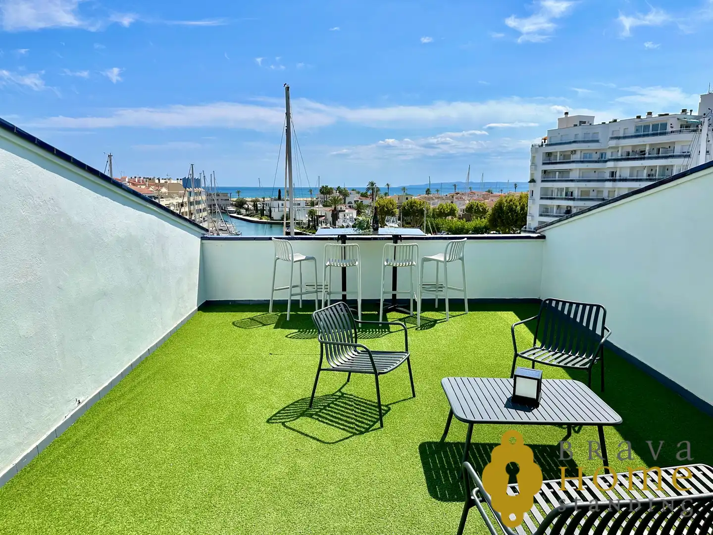 Terrasse von Dachboden zum Verkauf in Empuriabrava mit Klimaanlage, Terrasse und Möbliert