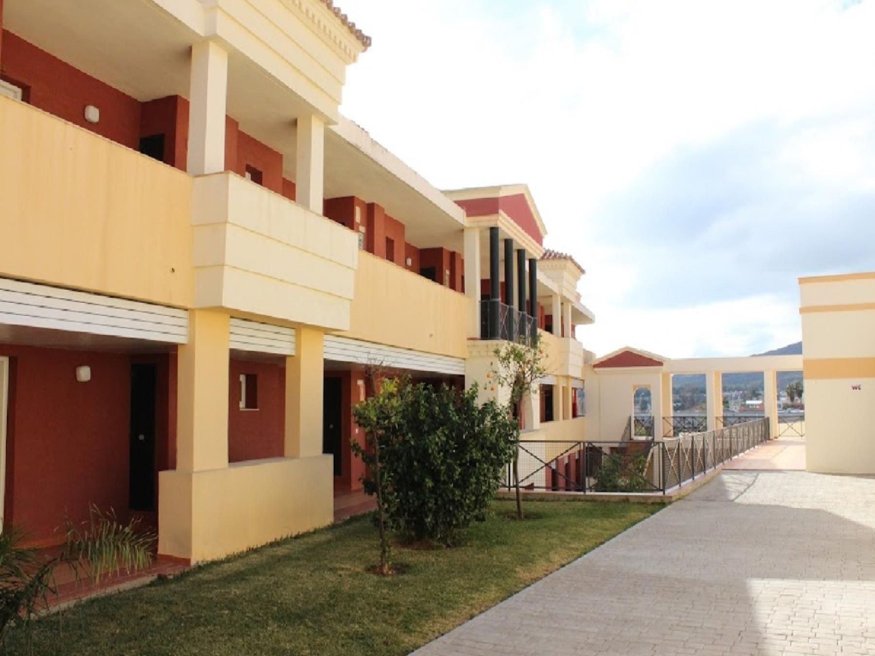 Vista exterior de Apartament en venda en La Línea de la Concepción amb Piscina comunitària