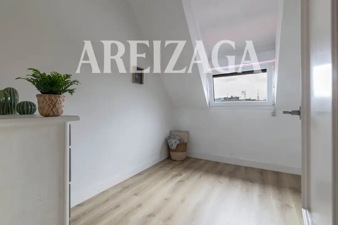 Habitación de Ático en venta en Donostia - San Sebastián  con Calefacción y Amueblado