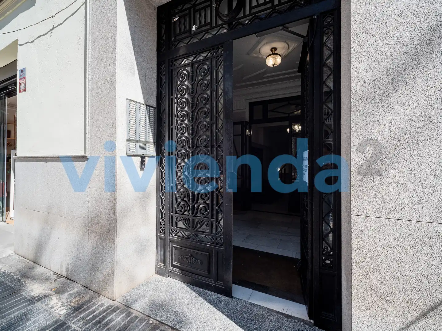 Flat for sale in Madrid  with Air Conditioner, Heating and Furnished