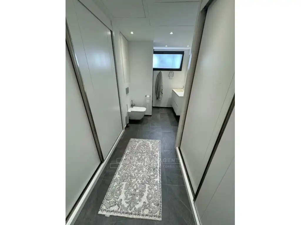Baño de Apartamento en venta en Santa Eulària des Riu con Aire acondicionado, Calefacción y Piscina