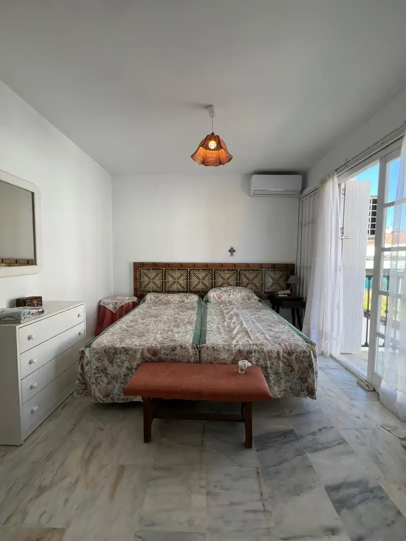 Dormitori de Casa adosada en venda en Fuengirola amb Aire condicionat, Jardí privat i Terrassa