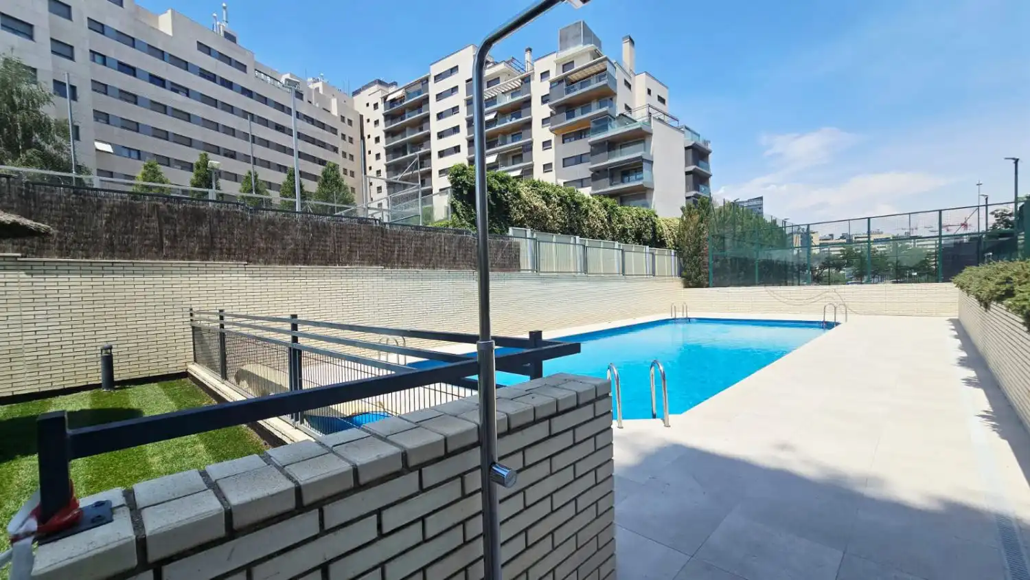 Piscina de Ático de alquiler en Madrid con Aire acondicionado, Calefacción y Terraza