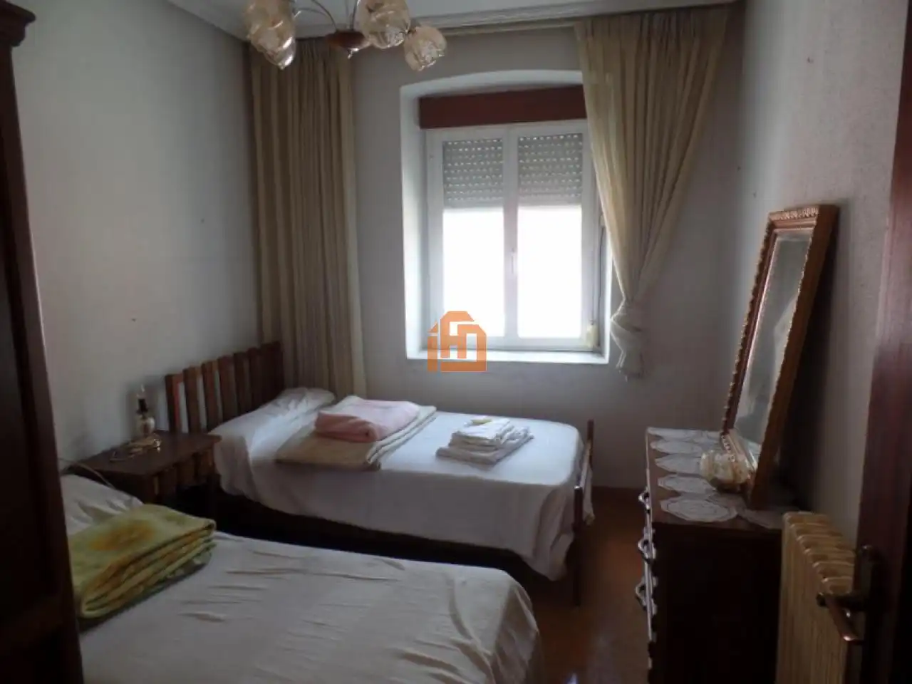 Habitación de Apartamento en venta en La Pola de Gordón  con Calefacción