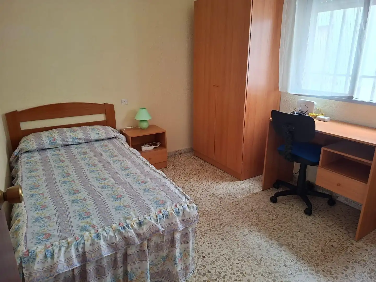 Habitación de Piso de alquiler en Sevilla con Aire acondicionado, Amueblado y Balcón